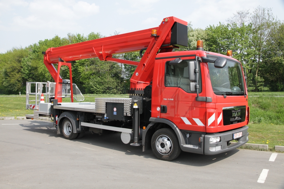 RUTHMANN STEIGER T 330 auf 7,49 t