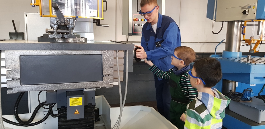 Zusammenarbeit an der Maschine