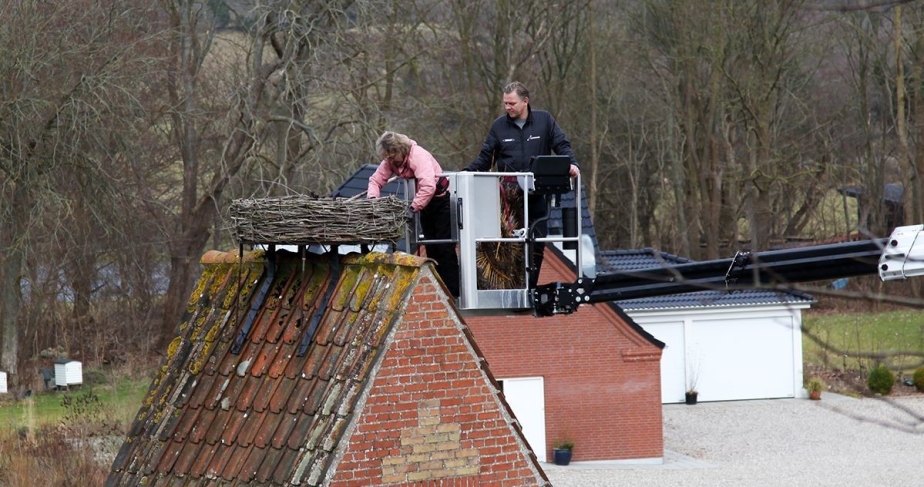 Versalift renoviert Storchennest