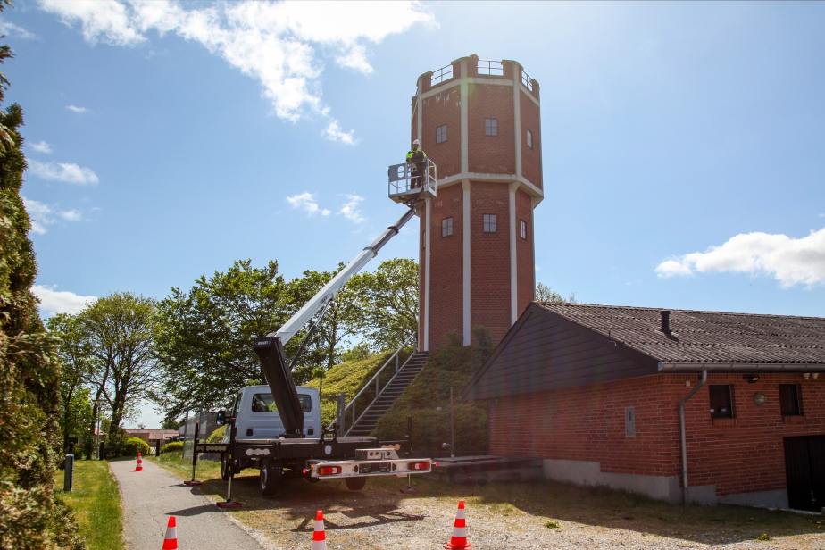 Teleskop-Arbeitsbühne V-200 im Einsatz