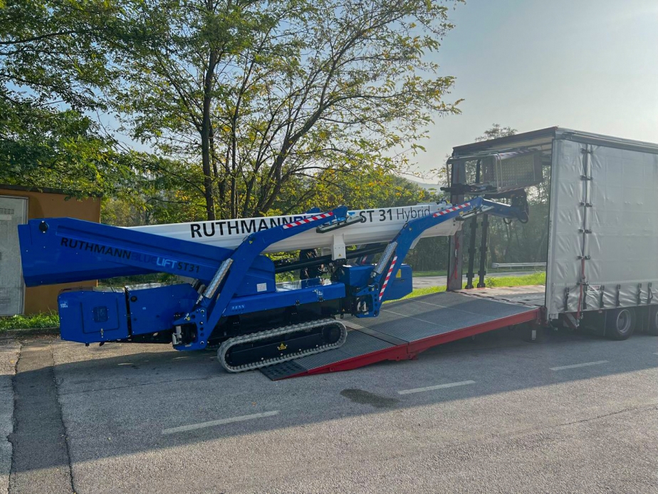 RUTHMANN BLUELIFT ST 31 Hybrid wird verladen.