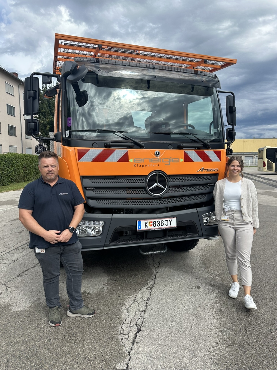 Hr. Pirolt (Fuhrparkmanagement von KMG Klagenfurt Mobil) übernimmt den TBR 230 S7 Hybrid
