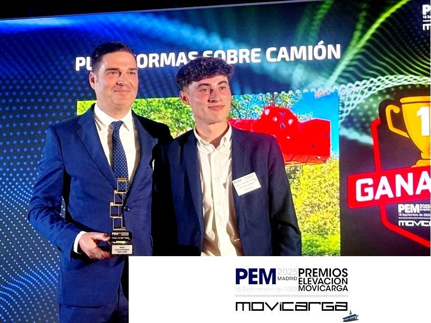 Bert Wiegel nimmt den MOVICARGA Award dankend entgegen