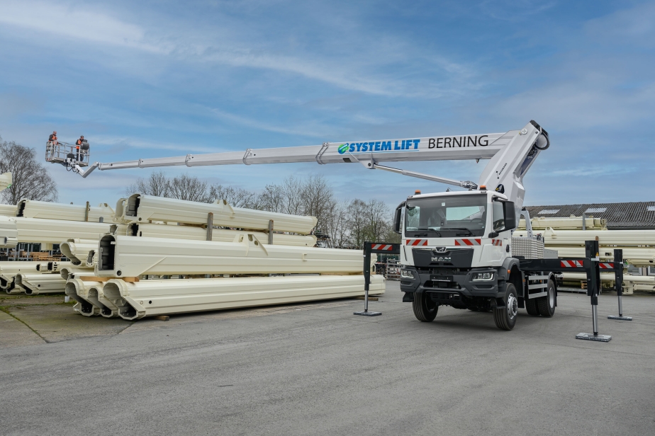 Der erste STEIGER® T 380 XS nach dem Prototypen geht an die Firma SYSTEMLIFT Berning in Nordwalde