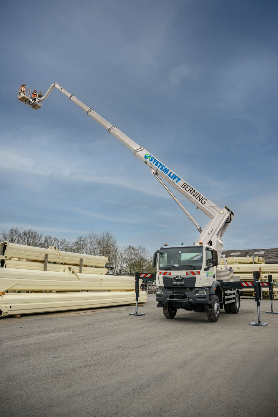 Der erste STEIGER® T 380 XS nach dem Prototypen geht an die Firma SYSTEMLIFT Berning in Nordwalde.