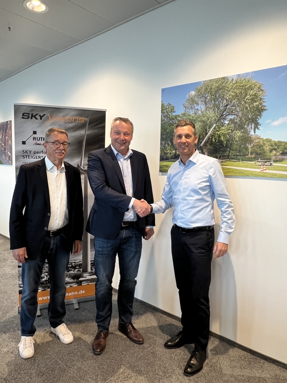 v.l.n.r.: Rolf Kulawik (KuConExpert Consulting), Hubert Heimann (Geschäftsführer Heimann Fahrzeugbau), Uwe Strotmann (Ruthmann)