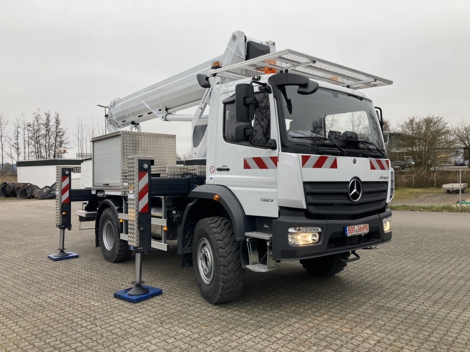 RUTHMANN STEIGER T 300 XS HV10 Stadtwerke Walldürn Übergabe