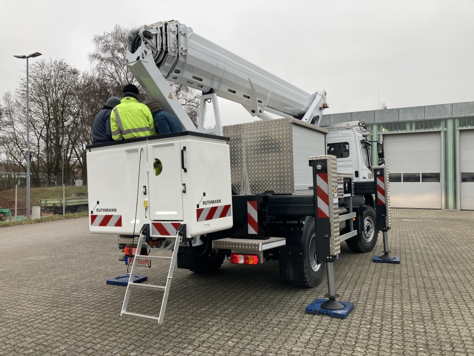 RUTHMANN STEIGER T 300 XS HV10 Stadtwerke Walldürn Übergabe